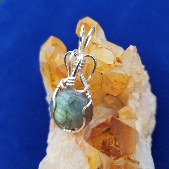 Labradorite pendant - Picture 2 of 4